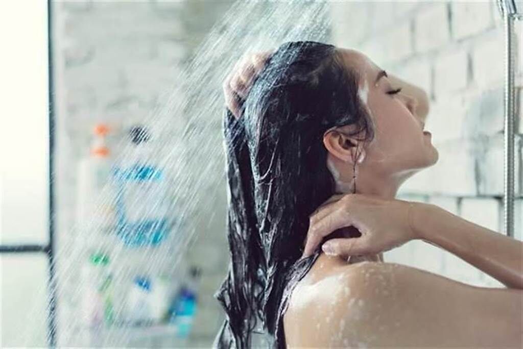 一位台中女大生想到用借宿的方式，互相在停水的時候到對方租屋處洗澡，因此上網徵人。(示意圖/Shutterstock)