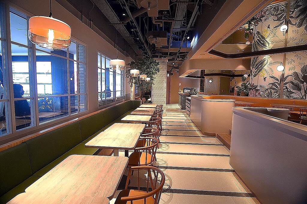 〈M One Cafe〉A11館有幾個不同區域，每個餐期可接待58位客人。（圖／姚舜）