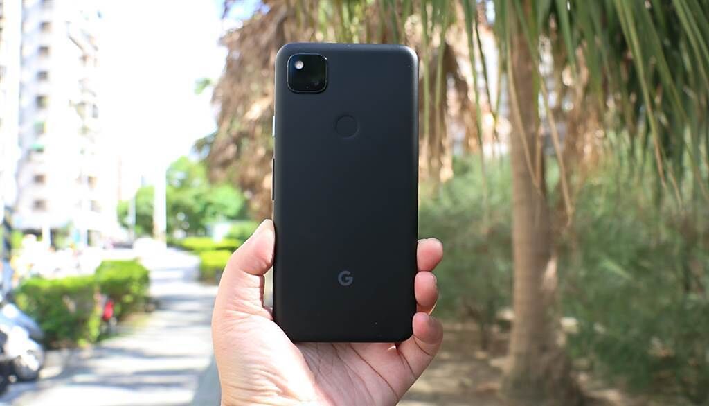 Google在2020年推出的Pixel 4a，採用的是高通Snapdragon 730G處理器。（黃慧雯攝）
