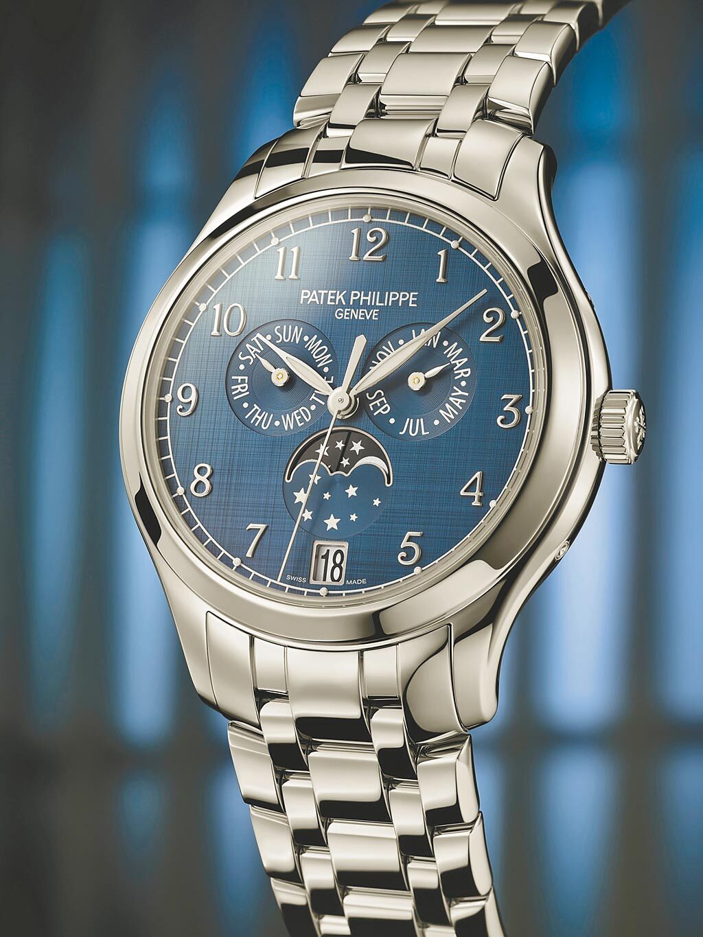 百達翡麗Ref.4947／1A-001年曆腕表，是男女皆宜的中性腕表，139萬7000元。（百達翡麗提供）