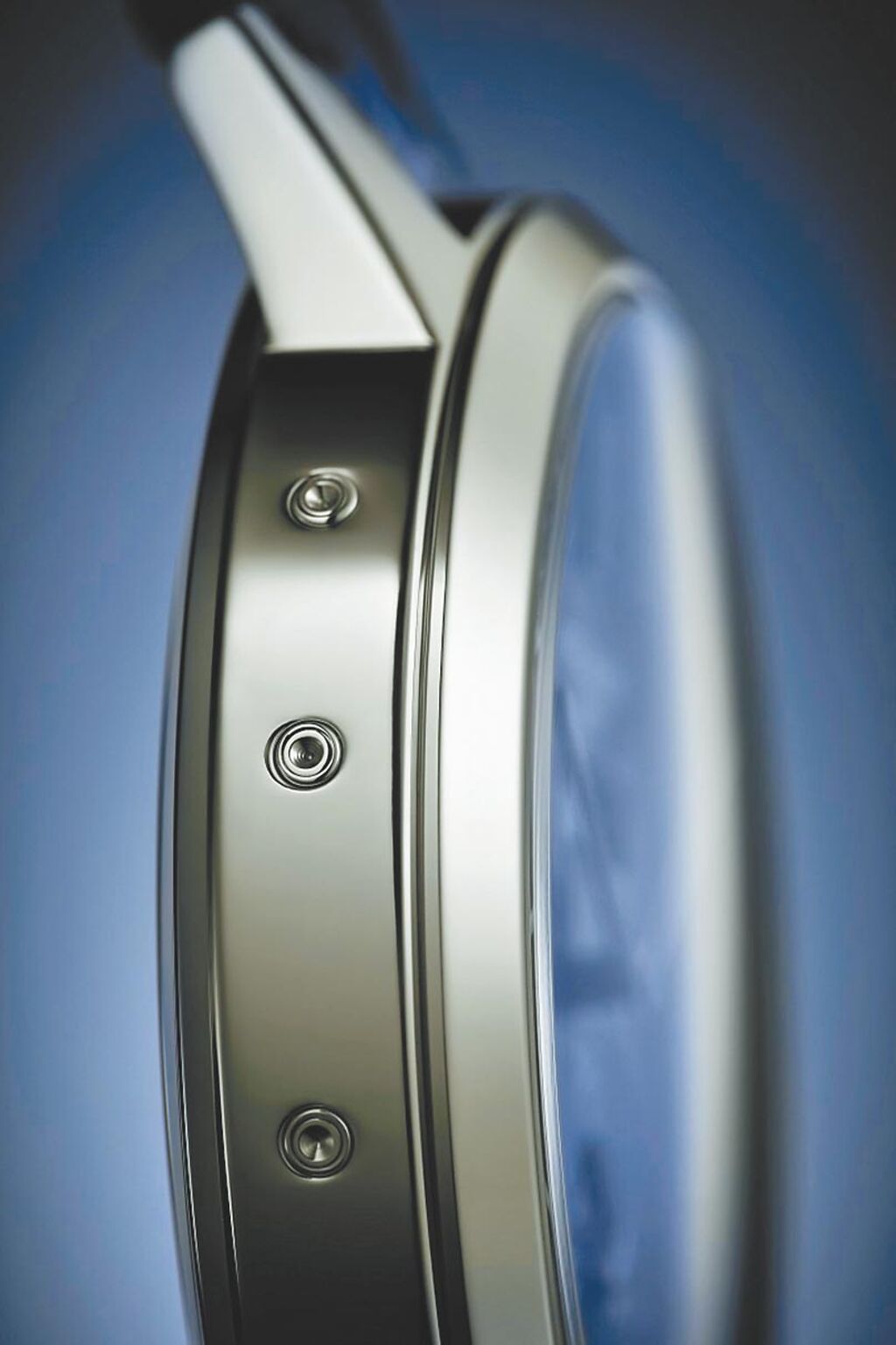 百達翡麗Ref.5236P-001並列顯示萬年曆腕表，厚度僅11.07mm。（百達翡麗提供）