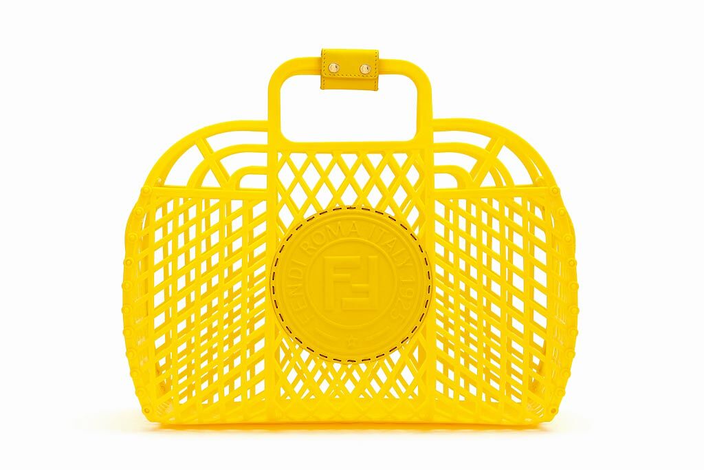 Fendi中型Basket造型包，2萬8500元。（Fendi提供）