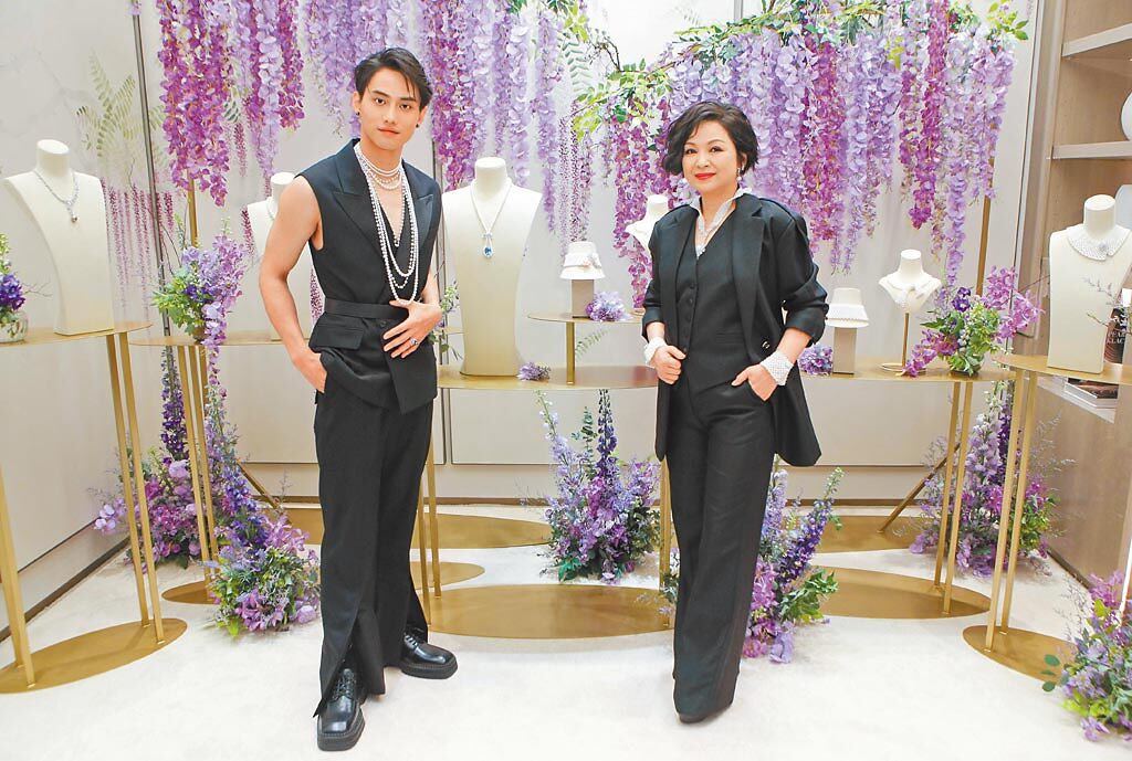 楊貴媚與范少勳共同演繹MIKIMOTO橫跨性別與世代的珍珠時尚。（吳松翰攝）