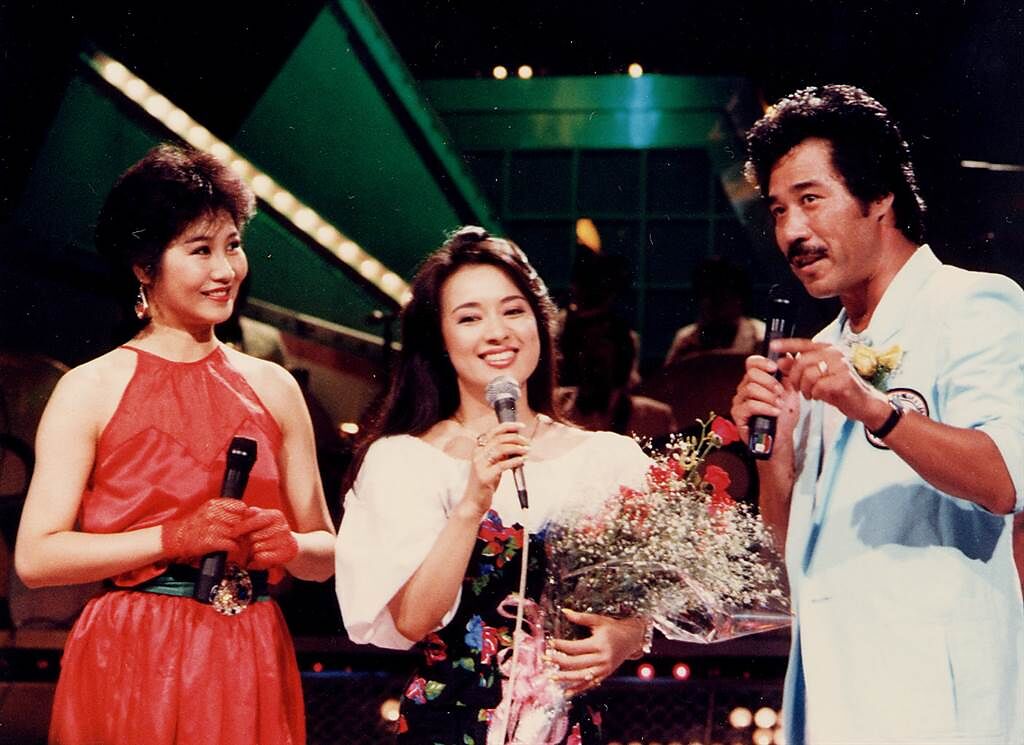 1985年翁倩玉(中) 登上《綜藝金榜》。（圖／中時資料照）