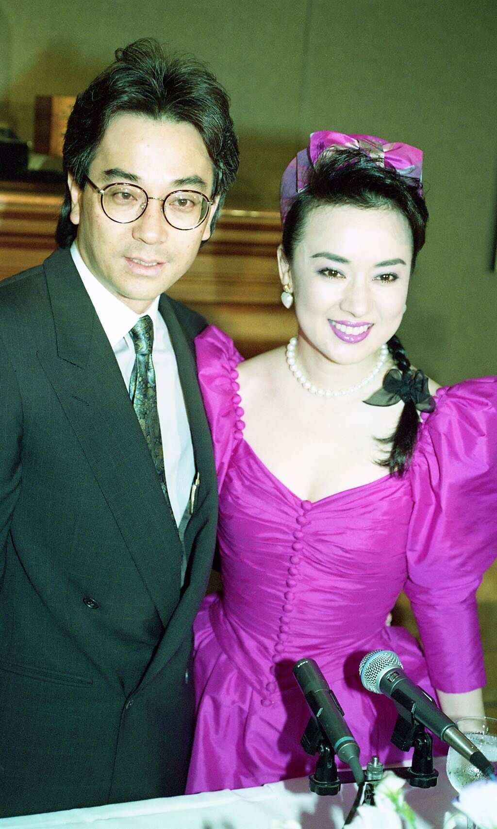 翁倩玉與畫廊經紀人鈴木洋樹婚姻維持6年。