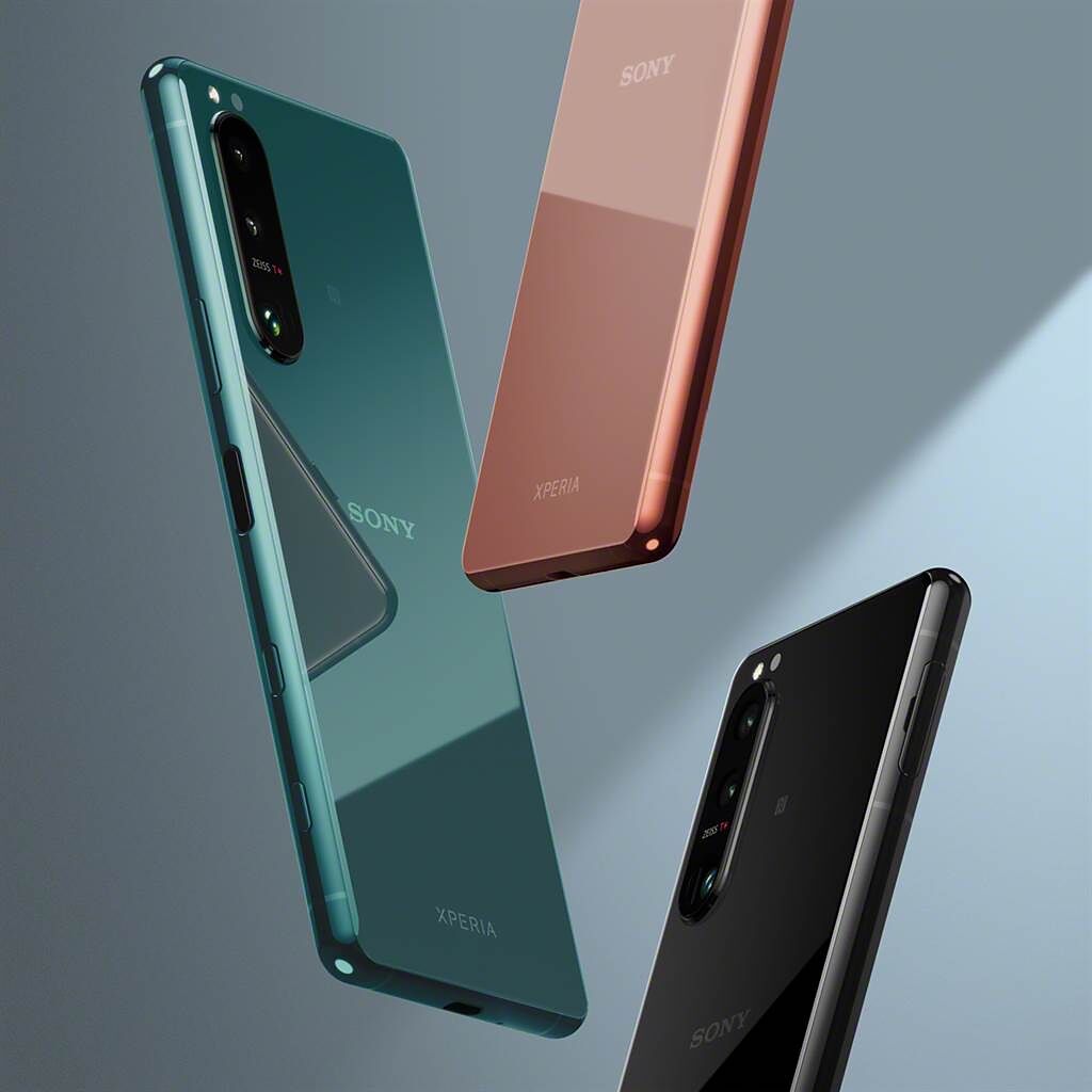Xperia 5 III共有鏡黑，鏡粉，鏡綠等三種手機顏色選擇，預計將於2021年初夏於台灣市場推出。（Sony提供／黃慧雯台北傳真）
