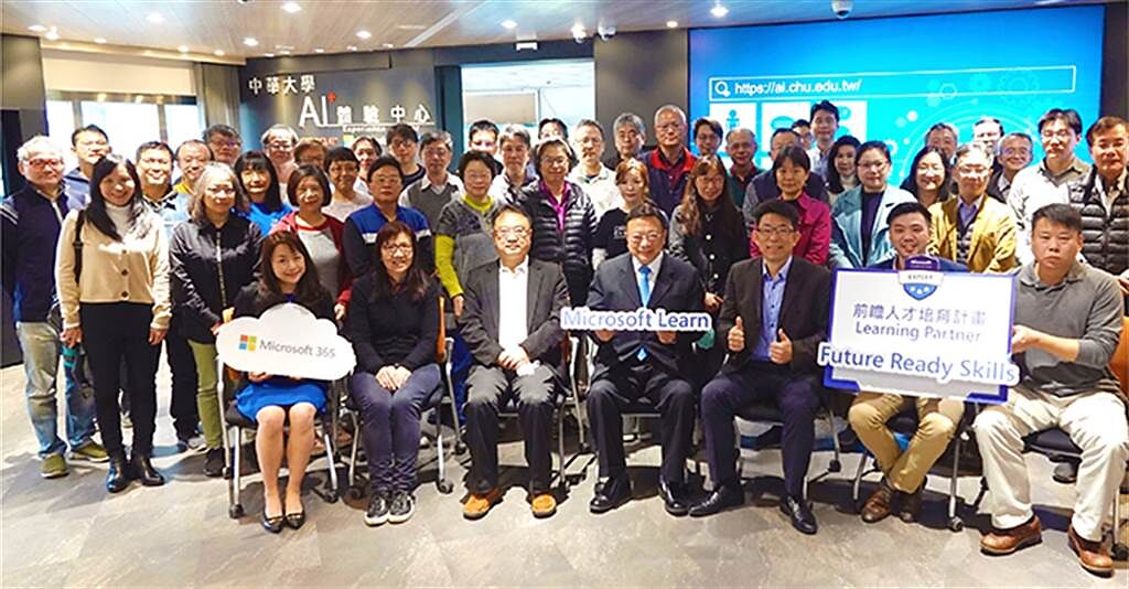 中華大學今年與微軟合辦「AI證照培訓營」，開放全校師生報名，還可免費考取證照。（圖/中華大學提供）