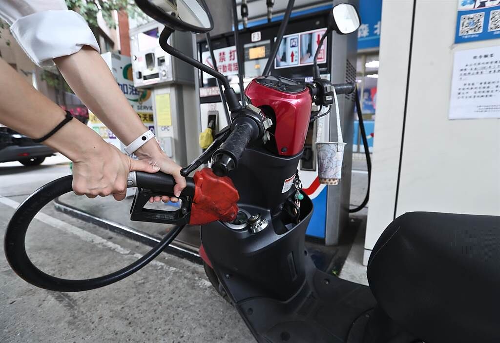 油價反彈，汽油漲價0.4元、柴油不調整。（報系資料照）