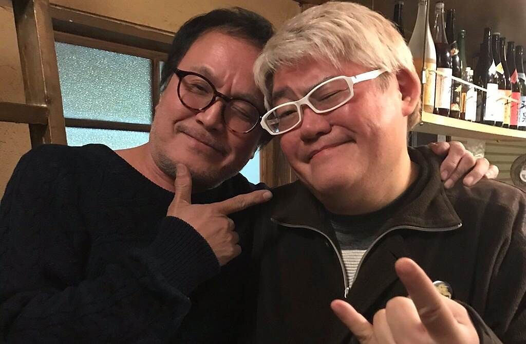 日本知名動畫導演小林治(右)被證實在昨日病逝，享年57歲。(取自小林治推特)
