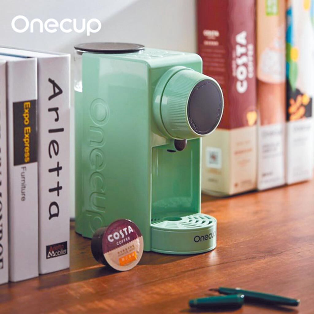Yahoo奇摩拍賣的Onecup多功能膠囊咖啡機，原價1萬4382元，特價9588元。（Yahoo奇摩拍賣提供）