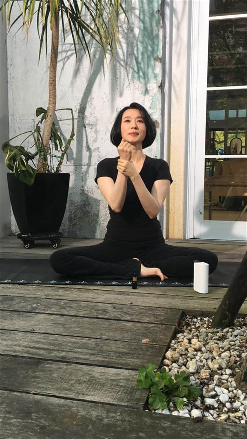 坣娜長年學習瑜伽。（圖／FB@坣娜）