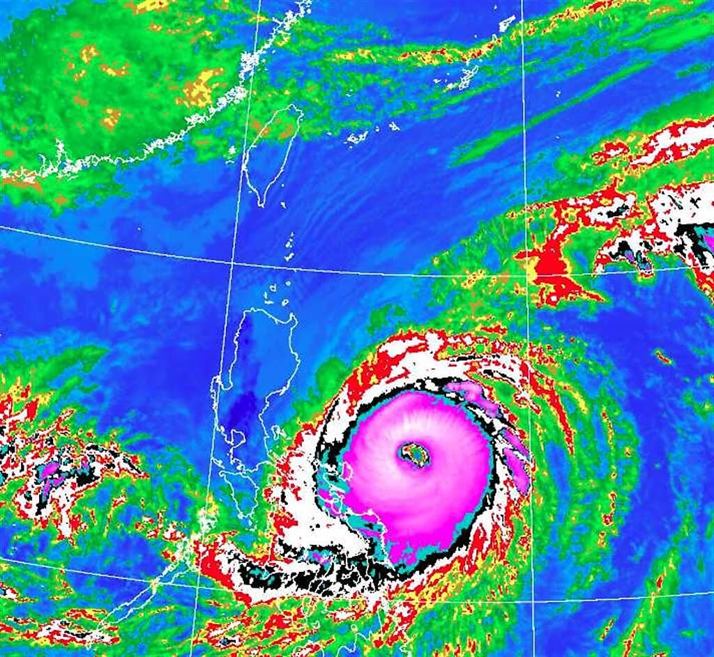 強颱舒力基目前向北北西往呂宋島方向進行，周四、周五最靠近台灣，屆時東半部將有明顯降雨。圖為衛星雲圖。(翻攝自 氣象局)