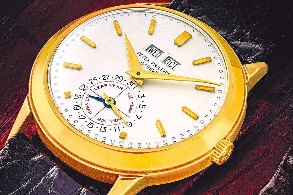 百達翡麗「無月相顯示」型號3448J萬年曆腕表，估價2480萬至4000萬港幣。（Christie’s提供）
