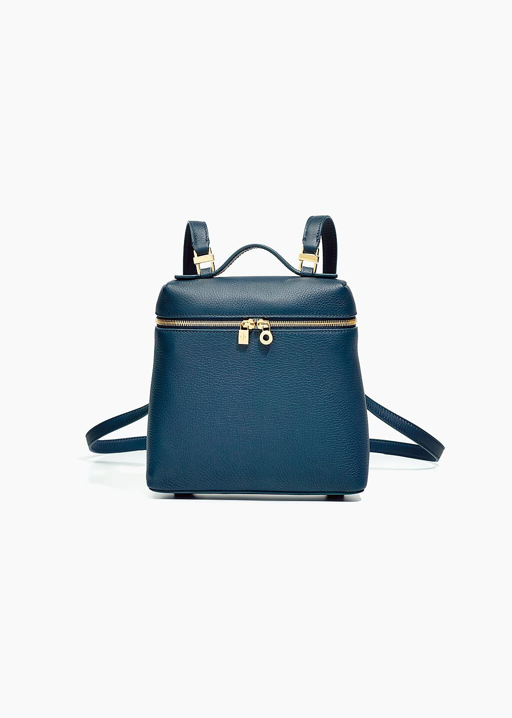 Loro Piana Extra Pocket Bag深藍後背包6萬2500元。（Loro Piana提供）