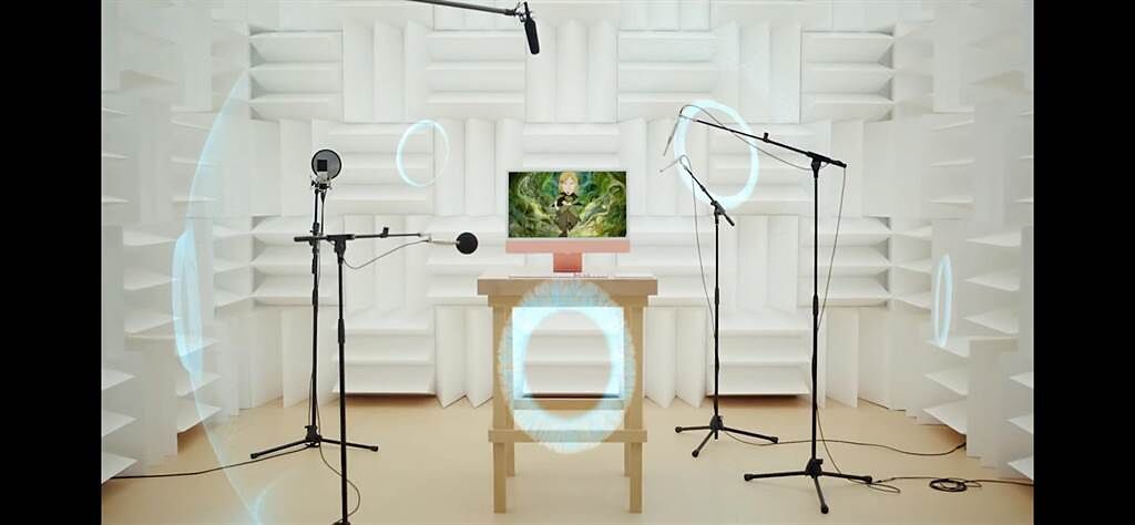 蘋果全新的iMac搭載了錄音室等級的3麥克風，以及六組揚聲器的音響系統，以每對低音喇叭搭1個高音喇叭的設計，更支援「杜比全景聲」功能。（翻攝直播畫面）