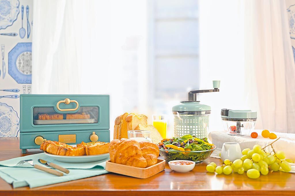 全聯23日起推出TOFFY「夏日個電料理」點換購活動，共8款復古色系個人小家電及廚房用品。（全聯提供）