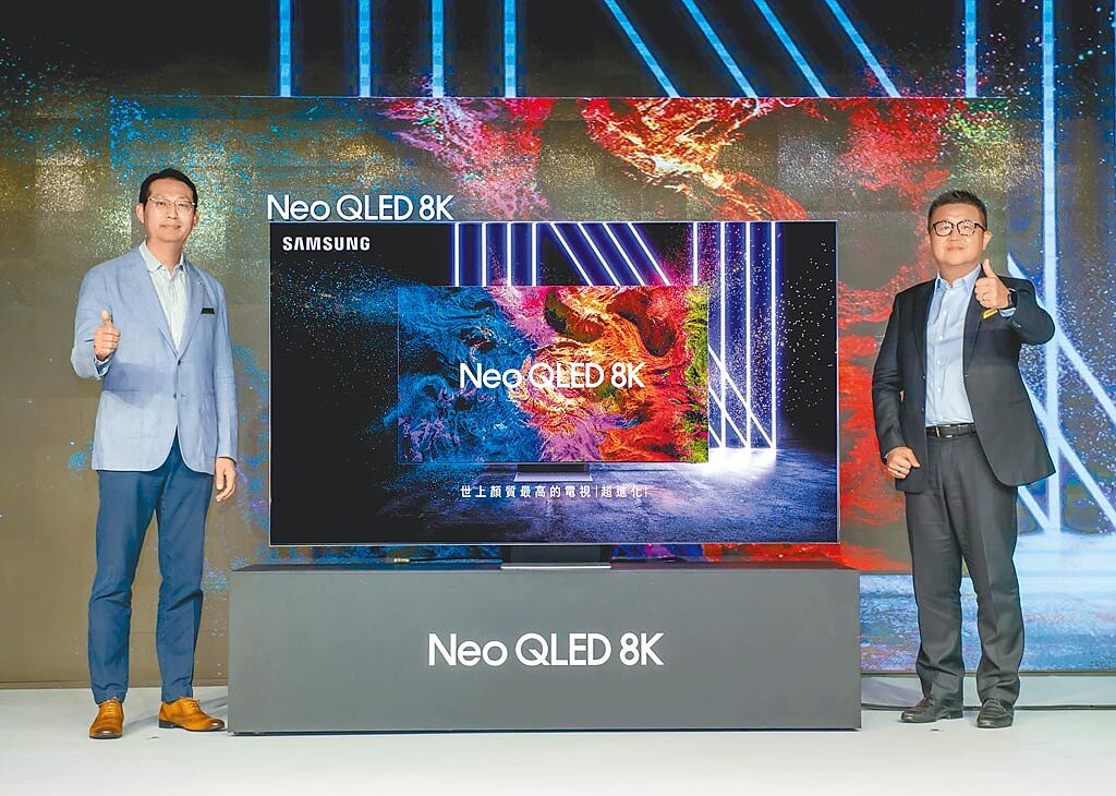 台灣三星電子總經理鄭泳煥（左起）、台灣三星電子消費性電子產品事業群副總經理林聖斌，昨出席三星全新Neo QLED 8K量子電視系列發表會。（三星提供）