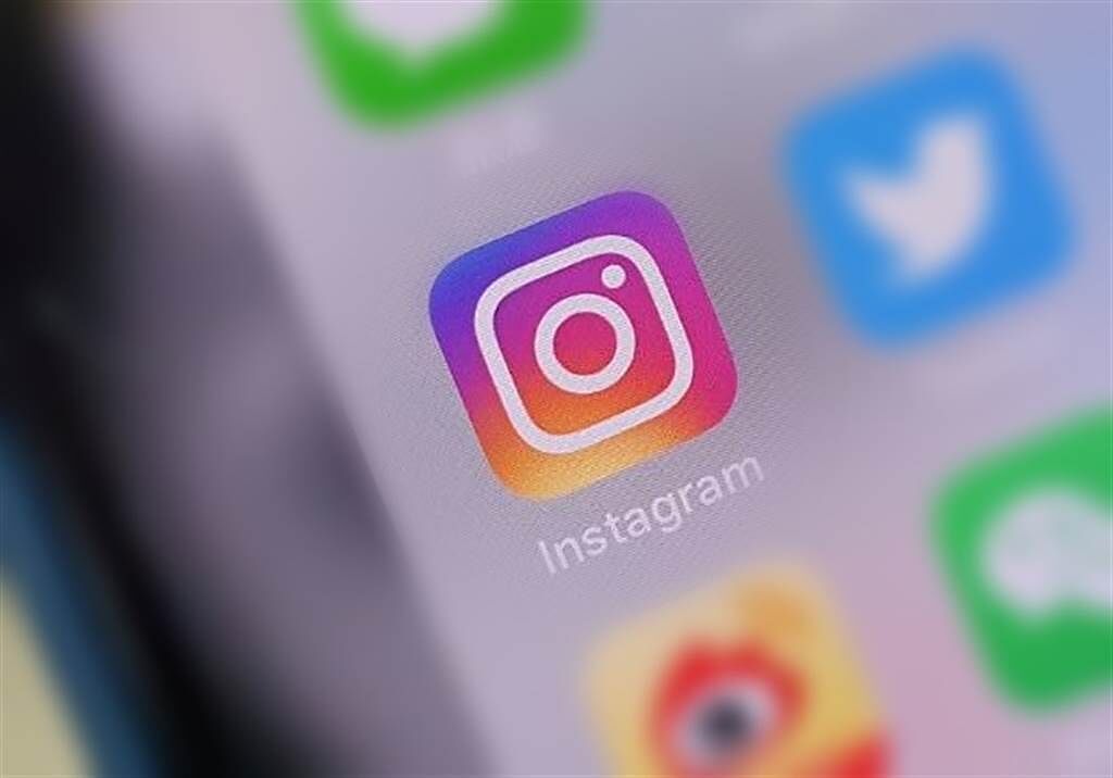 影音社群網站Instagram推出新功能，可過濾平台上令人反感的字眼、詞彙與表情符號，以防用戶看到可能屬於辱罵性質的留言。(黃慧雯攝)
