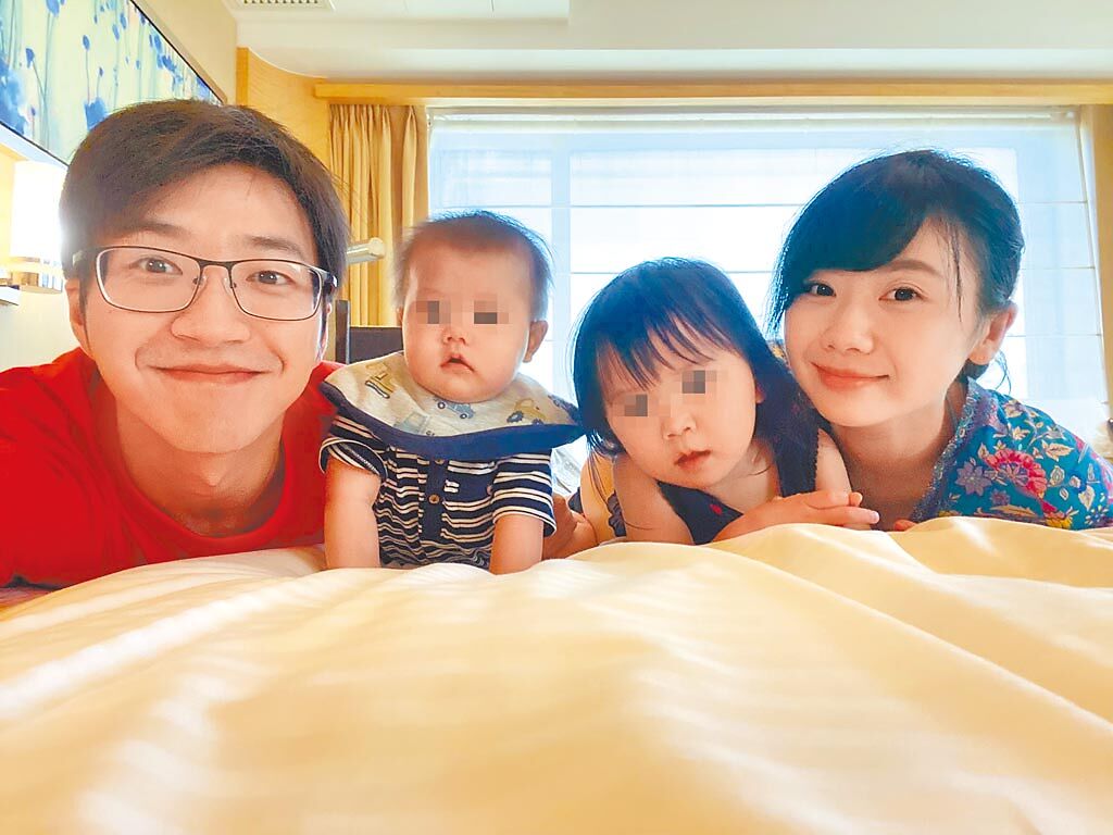 江宏傑（左起）、兒子小小傑、女兒小小愛、福原愛一家四口幸福畫面已成追憶。（摘自臉書）