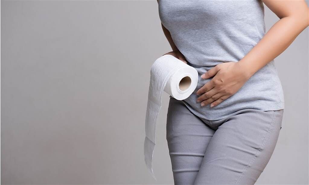 經常腹痛、拉肚子、便秘？台灣推估10人有1人腸躁症　這樣吃改善症狀。(示意圖/Shutterstock)
