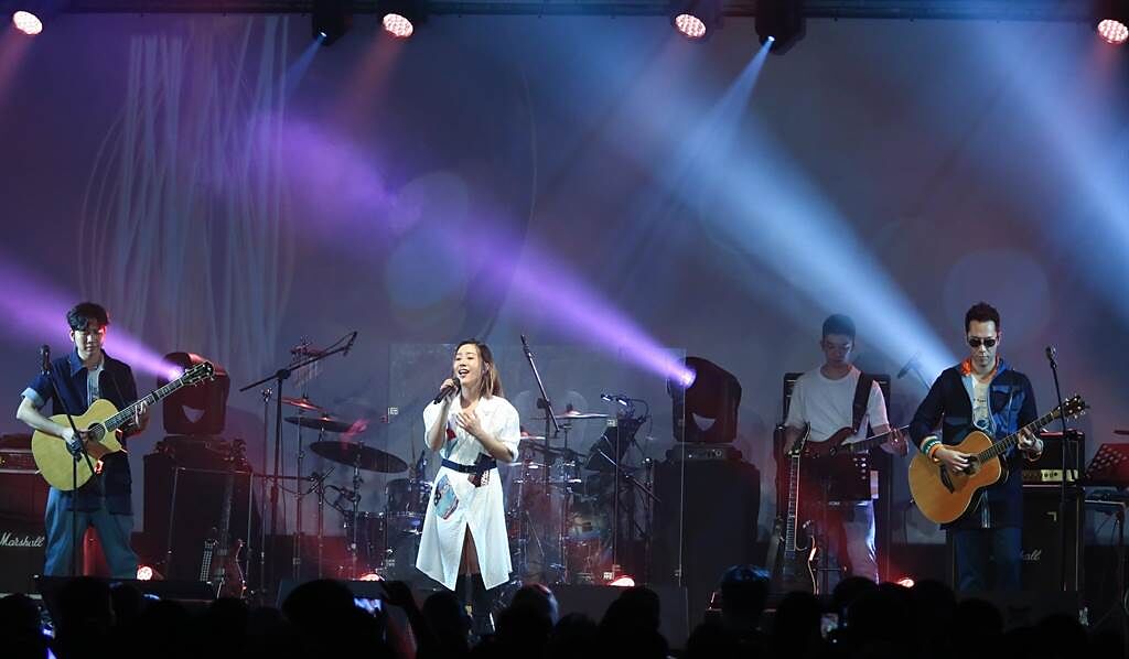 「小男孩樂團」今在台北Legacy舉辦讚聲演唱會。（陳俊吉攝）
