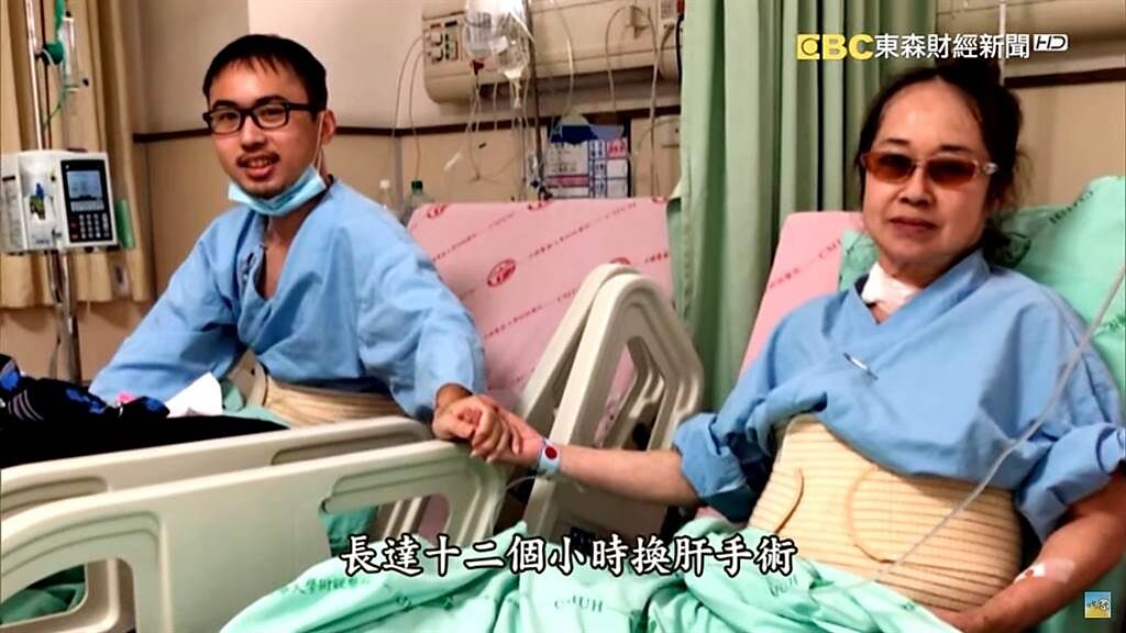 《進擊的台灣》報導百年老店停業半年原因是為了捐肝救母。(東森提供)