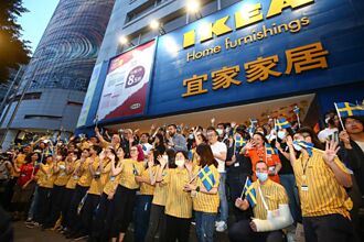 台北人回憶掰了 23年IKEA敦北店熄燈降旗 員工民眾齊聚道別