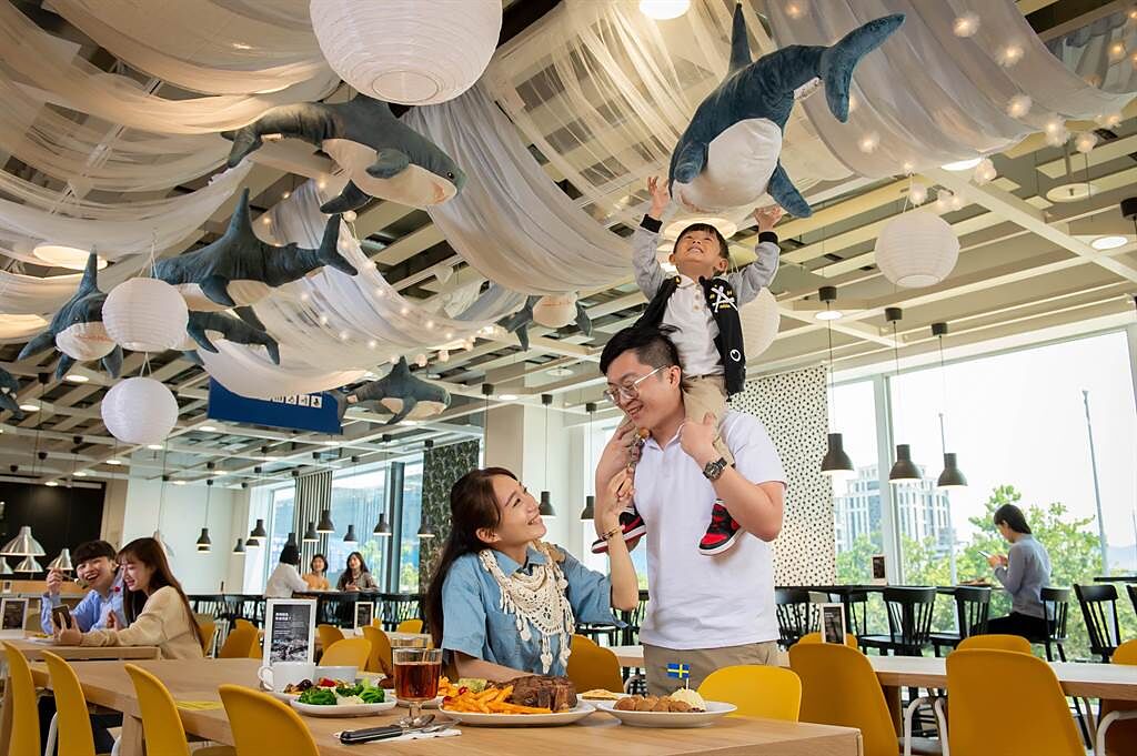 IKEA內湖店餐廳有430個座位，以人氣動物明星鯊鯊打造。（IKEA提供）