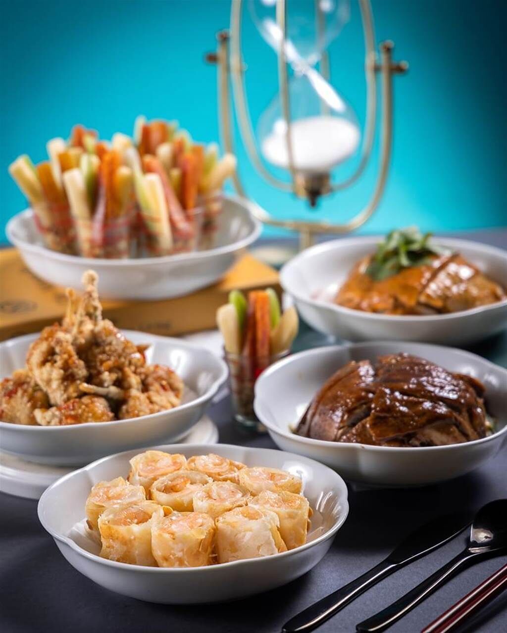 台北大直英迪格酒店母親節中式桌菜開賣，澎湃不馬虎的盆頭菜頗吸引人。（圖／大直英迪格酒店提供）
