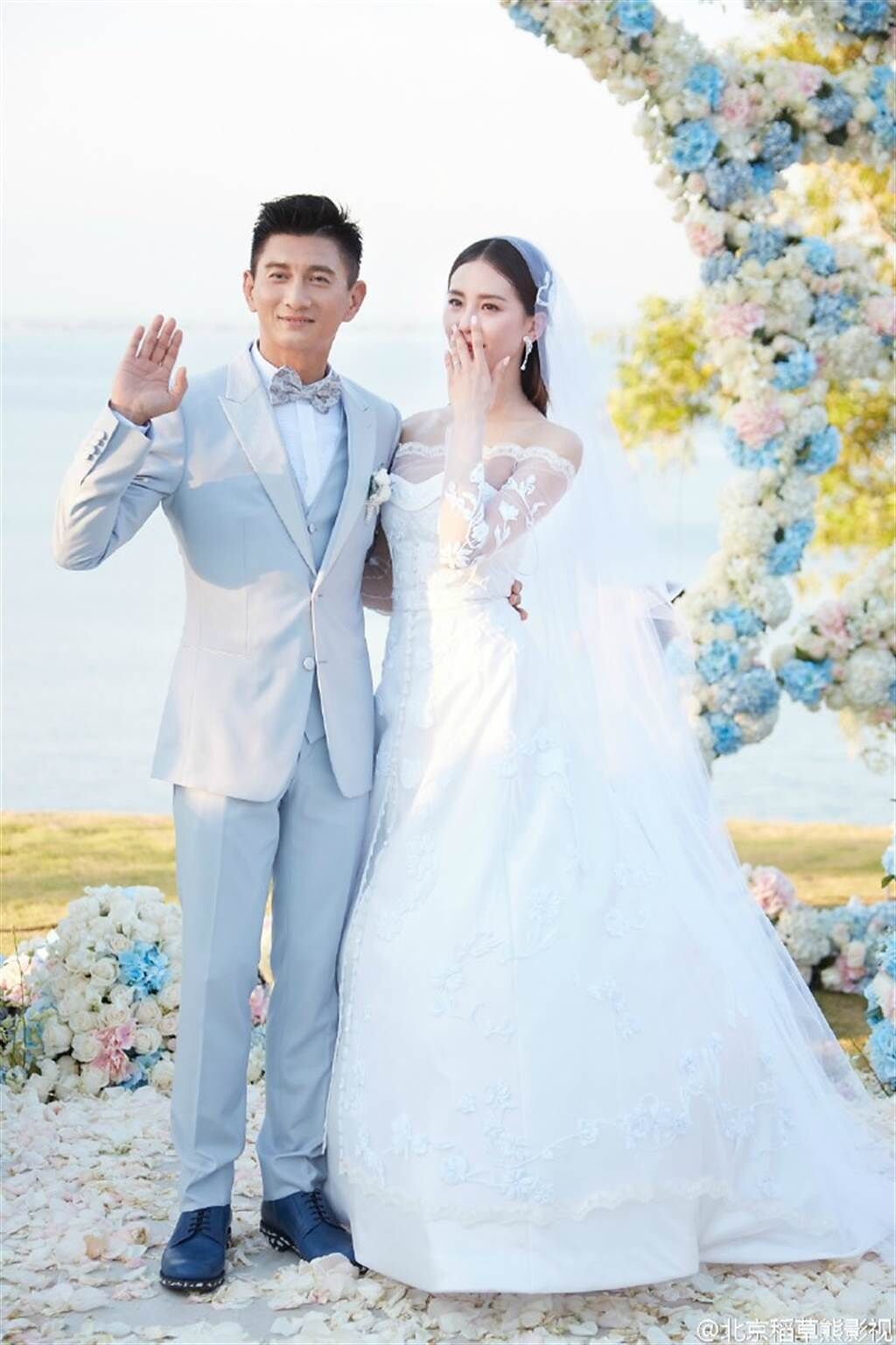 劉詩詩、吳奇隆在2015年結婚，並在前年生下兒子「步步」，幸福組成一家三口。（圖／取材自北京稻草熊影視微博）