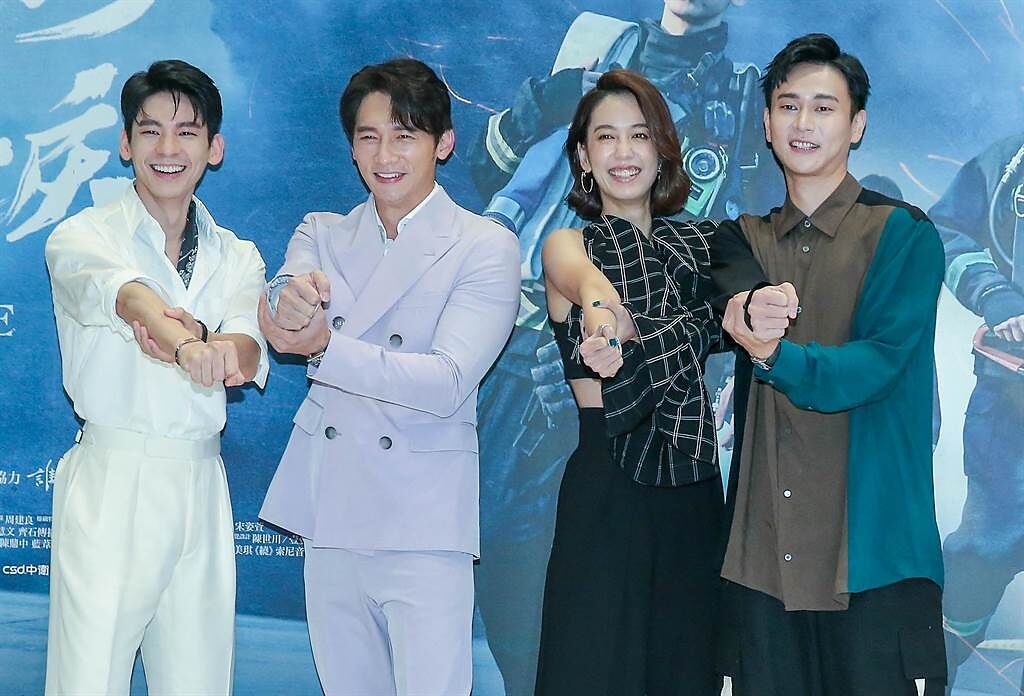 林柏宏（左起）、溫昇豪、陳庭妮、劉冠廷出席《火神的眼淚》首映會。（粘耿豪攝）