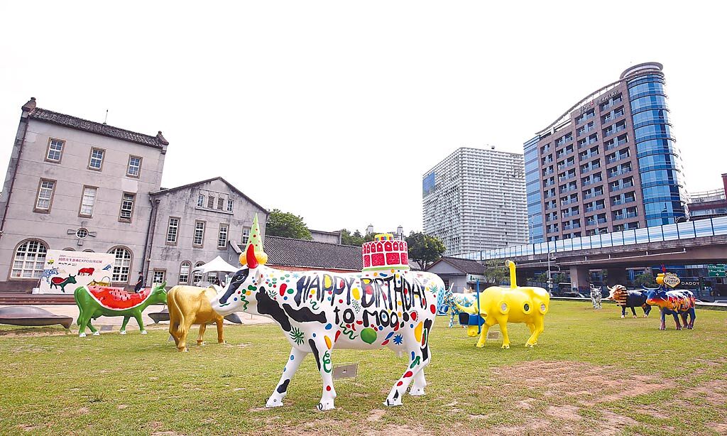 國際奔牛節今年再度回歸台北，復刻各國經典藝術牛展出。（國際奔牛節亞洲總部提供）
