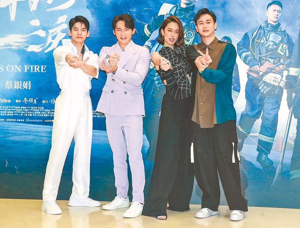 林柏宏（左起）、溫昇豪、陳庭妮、劉冠廷昨出席《火神的眼淚》首映會。（粘耿豪攝）