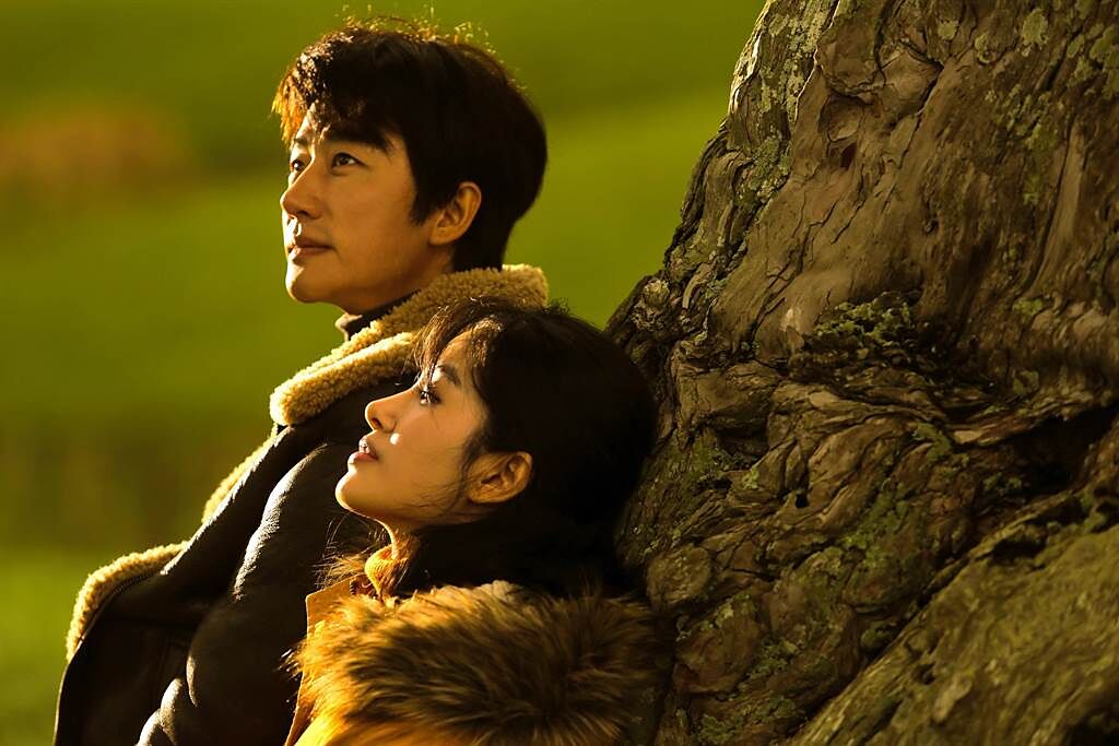 黃軒和新生代女星楊采鈺共同詮釋《只有蕓知道》片中愛戀。（華映娛樂提供）