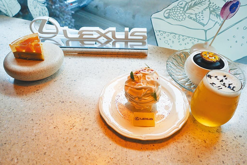 「Lexus午茶組」單人760元+10％，可享1套3款甜點及飲料。（黃采薇攝）