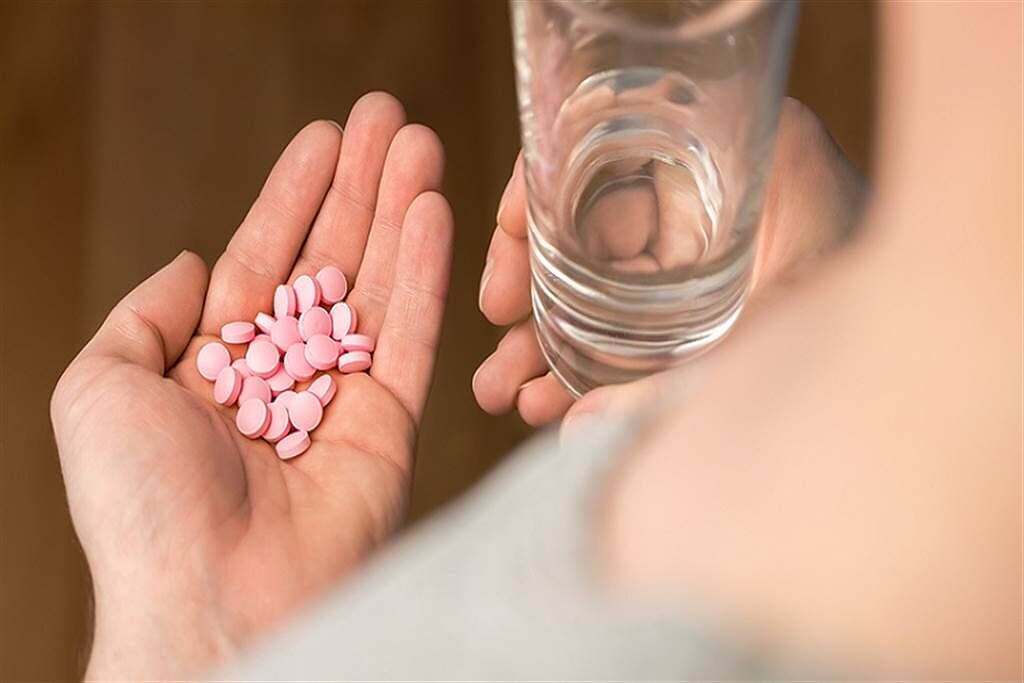 止痛藥分3種類，單純止痛須注意服用劑量，以免傷身。(示意圖/常春月刊提供)