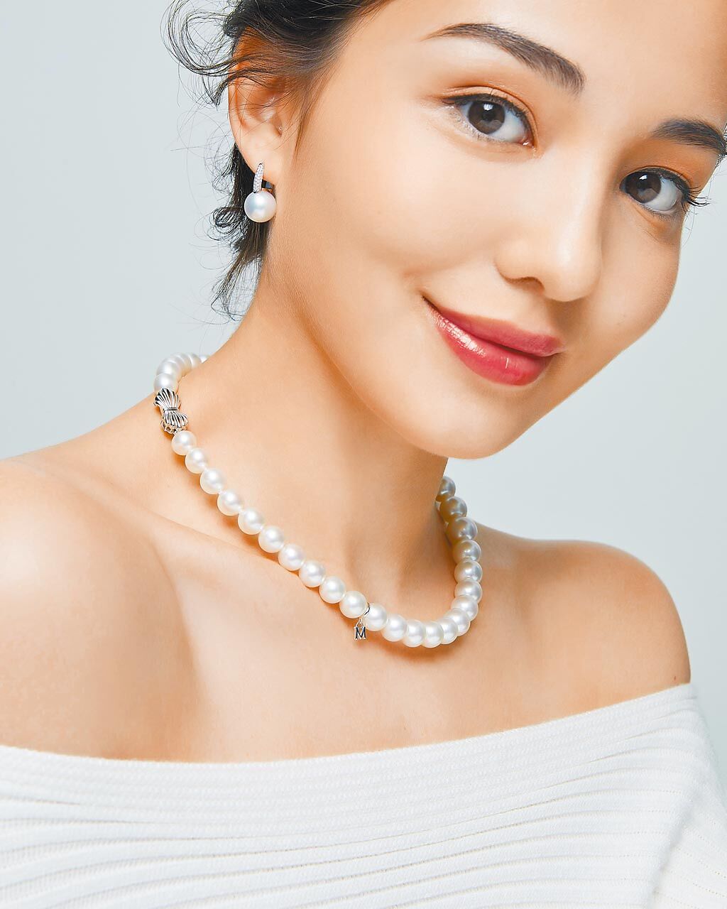 MIKIMOTO以成串的珍珠項鍊頌讚母愛，顆顆珍珠代表孕育生命的母愛光輝。（MIKIMOTO提供）