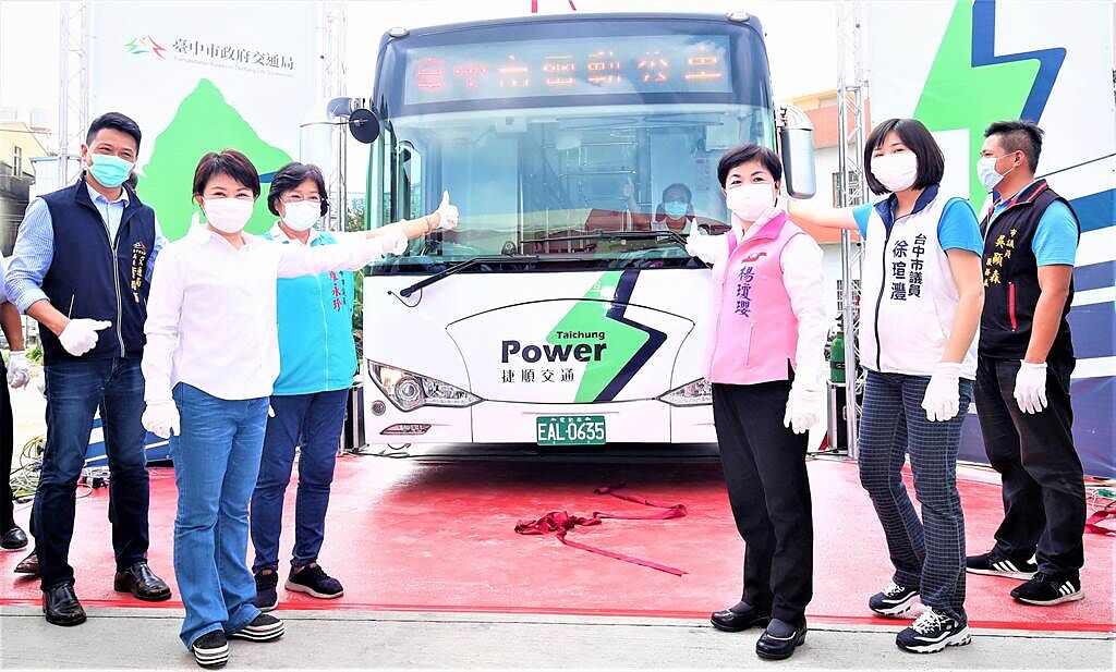 台中市府拚今年電動公車總數目標可達240輛。（盧金足攝）