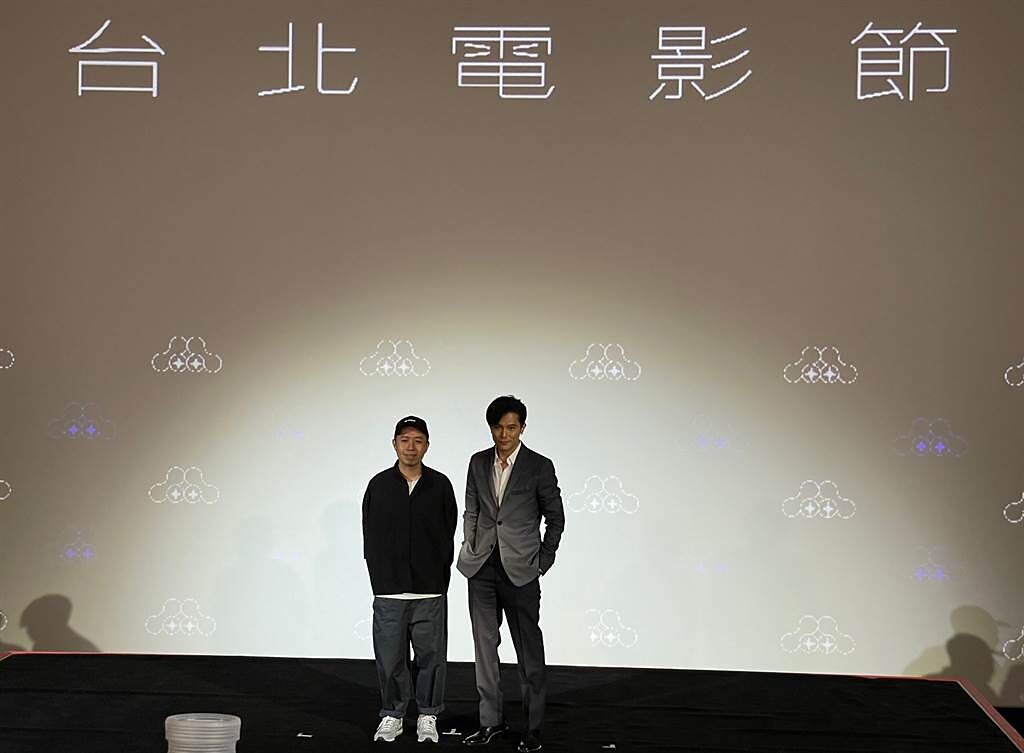  台北電影節形象廣告《回家》導演廖明毅（左）與台北電影節影展大使邱澤合影。（黃慧雯攝）
