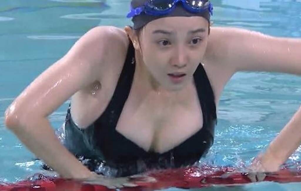 大陸藝人陳小紜曾是游泳運動員。（圖／《超新星全運會》截圖）