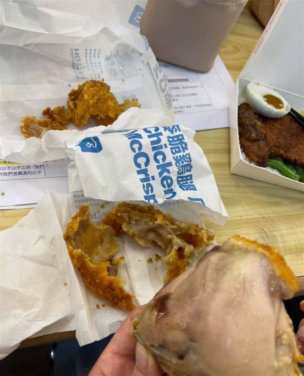 納豆PO出一張炸雞照，意外洩露安心亞飲食習慣。(圖/ 摘自納豆臉書)