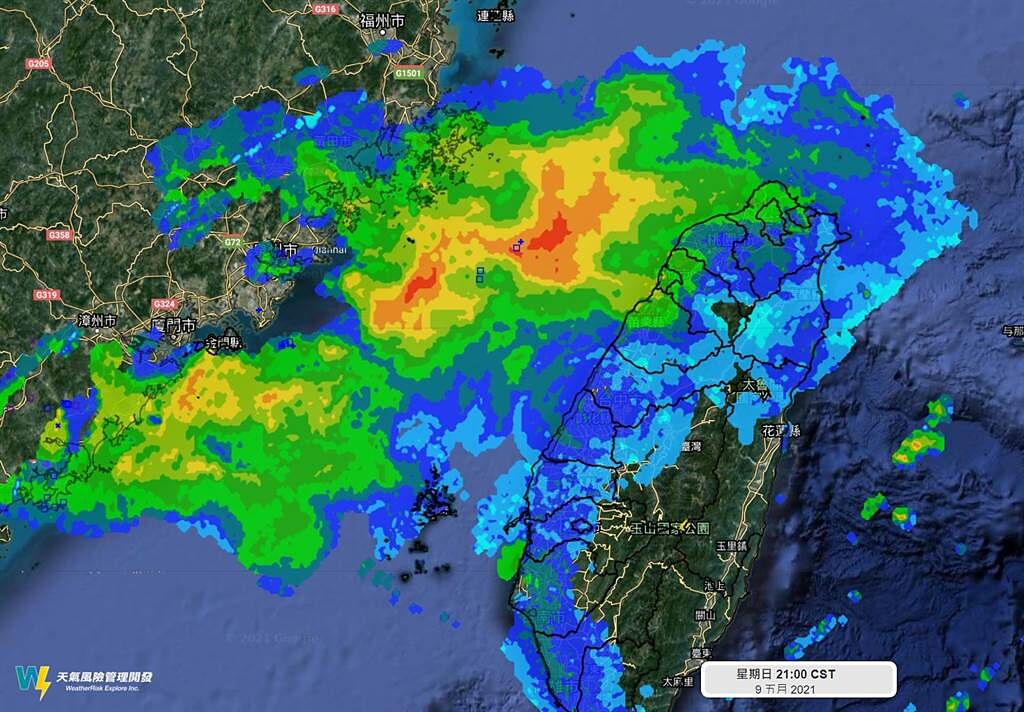 昨晚一大片對流移入台灣，但一滴雨有沒下，全部蒸發了。(翻攝自 天氣風險 WeatherRisk)