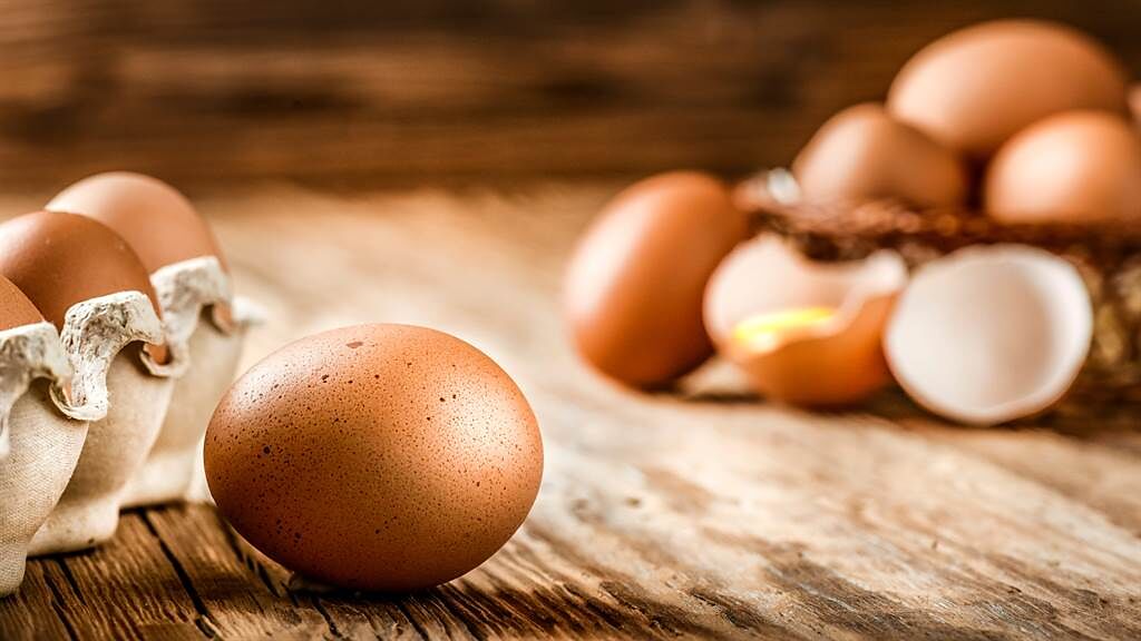 一名英國女子跟風玩起了「孵化小雞」的活動，前往超市購買蛋，並經過1個月的燈光照射，竟真的孵出小鴨。圖片為示意圖。（圖／shutterstock）