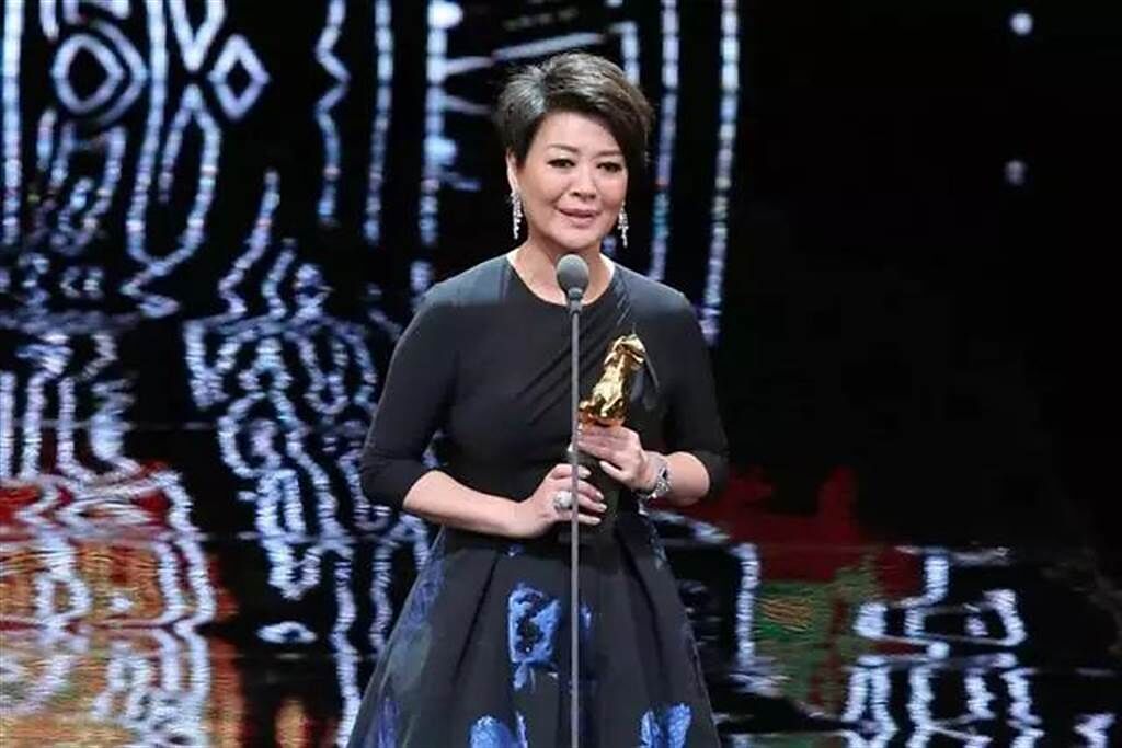 金燕玲三度拿下最佳女配角獎，演藝實力備受肯定。(圖/翻攝自微博)