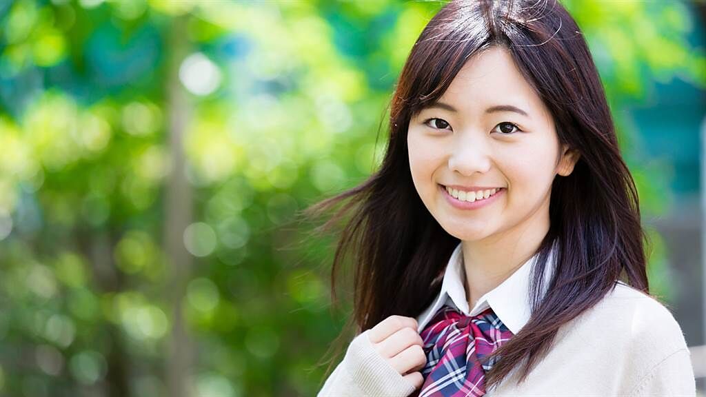 日本女高中生近日流行起「熱熔膠眼淚妝」引起網友熱議。圖片為示意圖非本人。（圖／shutterstock）