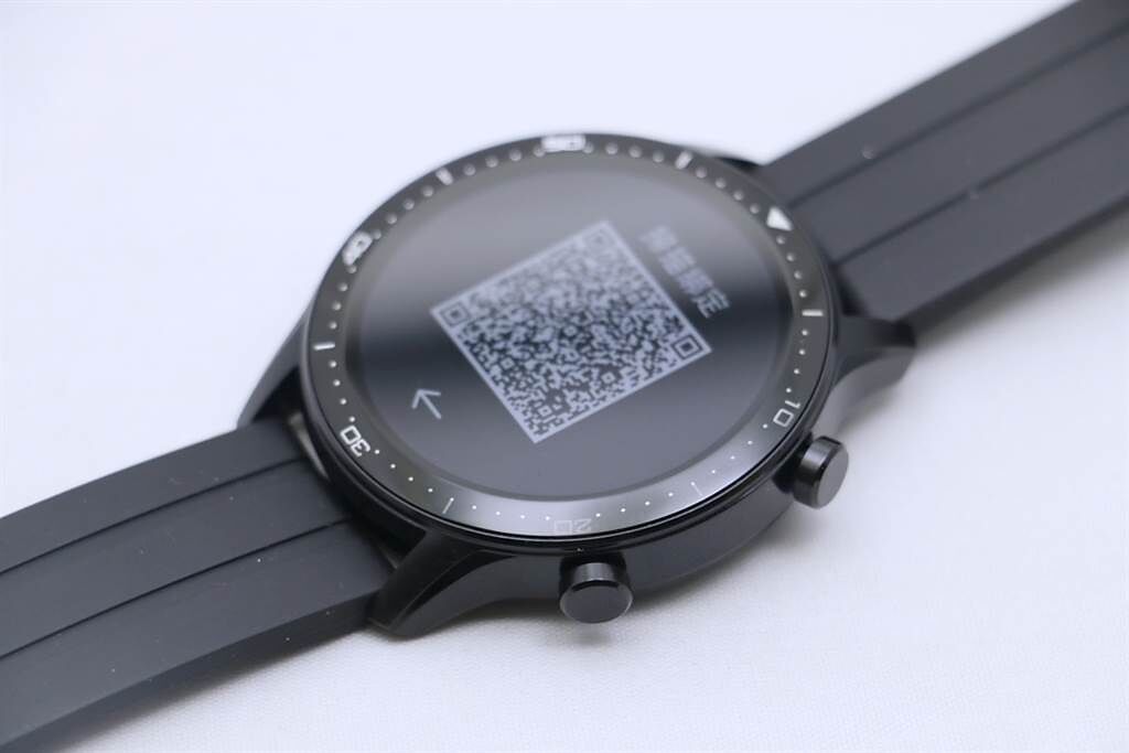 realme watch S Pro錶面1.39吋，以本身配戴經驗來說，不會覺得錶面太太不夠舒適。（黃慧雯攝）
