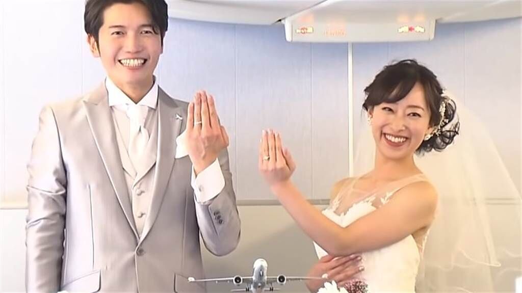日本全日空航空近日與國內婚顧業者合作，為新人打造出獨一無二的「空中婚禮」。（圖／YOUTUBE）