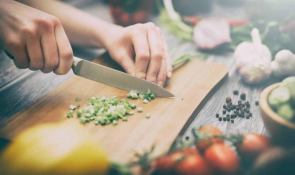 發燒時有些蔬菜不能吃？ 營養師劃重點這麼說。(示意圖/Shutterstock)