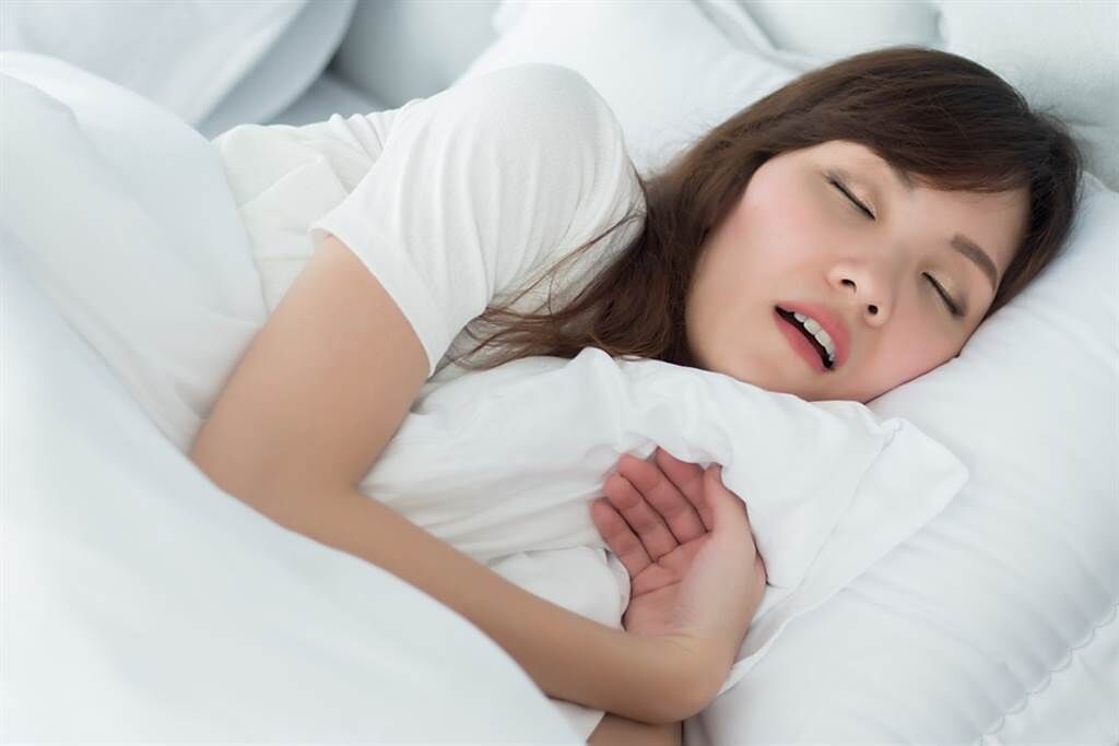 想要一夜好眠，先揪出讓自己睡不著的惡習，各種失眠各有對策。(示意圖/Shutterstock)