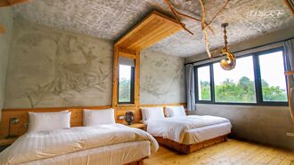 清水模與原木 日月潭旁像家一般的日式民宿內每扇窗都是風景
